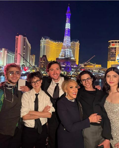 Как выглядят сестры Дженнифер Лопес — редкое фото в соцсетях звезды
Как выглядят сестры Дженнифер Лопес — редкое фото в соцсетях звезды