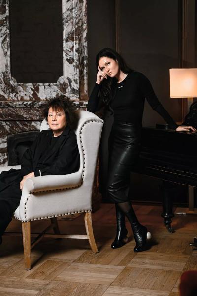 Надежда Васильева: "Я еще в детстве почувствовала, как одеждой можно изменить человека"
Надежда Васильева: "Я еще в детстве почувствовала, как одеждой можно изменить человека"