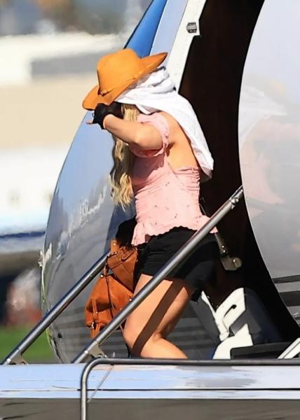 Бритни Спирс замечена с игрушечным младенцем в люльке
Бритни Спирс замечена с игрушечным младенцем в люльке