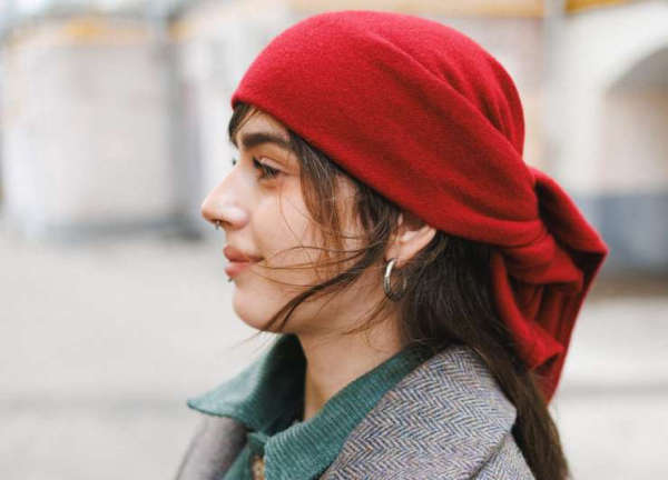 Тепло и стильно: шерстяная косынка как новый символ зимней женственности