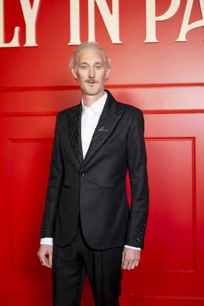 
                Лили Коллинз, Эшли Парк и другие: французская премьера 5 сезона &ldquo;Эмили в Париже&rdquo;            