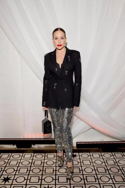 В сиянии камней: Виктория Шелягова, Юлия Барановская, Зара и другие на камерной вечеринке в Москве
В сиянии камней: Виктория Шелягова, Юлия Барановская, Зара и другие на камерной вечеринке в Москве