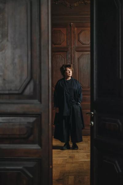 Надежда Васильева: "Я еще в детстве почувствовала, как одеждой можно изменить человека"
Надежда Васильева: "Я еще в детстве почувствовала, как одеждой можно изменить человека"