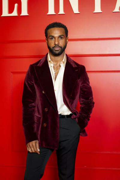 
                Лили Коллинз, Эшли Парк и другие: французская премьера 5 сезона &ldquo;Эмили в Париже&rdquo;            