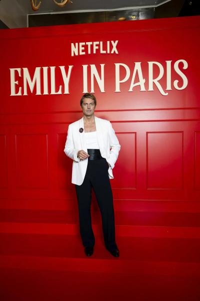 
                Лили Коллинз, Эшли Парк и другие: французская премьера 5 сезона &ldquo;Эмили в Париже&rdquo;            