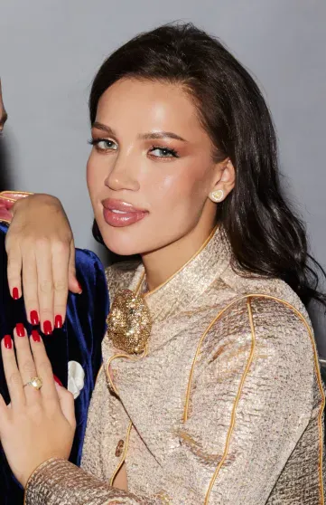 Chanel и бриллианты. Миллионер Олег Новиков вышел в свет с женой — экс-участницей "Дома 2" Инессой Шевчук Chanel и бриллианты. Миллионер Олег Новиков вышел в свет с женой — экс-участницей "Дома 2" Инессой Шевчук