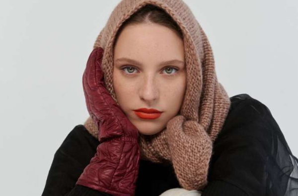 Тепло и стильно: шерстяная косынка как новый символ зимней женственности
