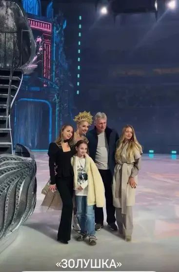 Дмитрий Песков пришёл поддержать Татьяну Навку на премьере её ледового шоу