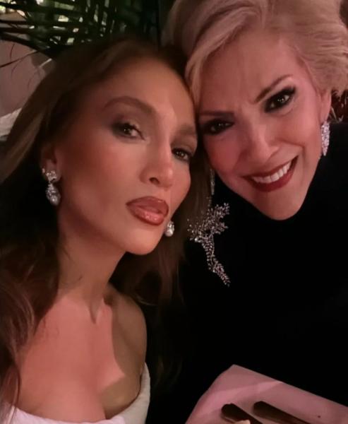 Как выглядят сестры Дженнифер Лопес — редкое фото в соцсетях звезды
Как выглядят сестры Дженнифер Лопес — редкое фото в соцсетях звезды