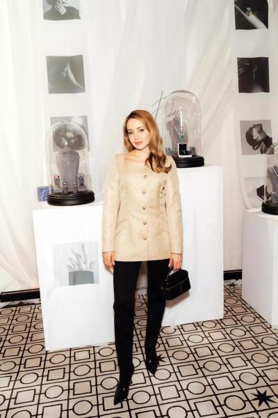 В сиянии камней: Виктория Шелягова, Юлия Барановская, Зара и другие на камерной вечеринке в Москве
В сиянии камней: Виктория Шелягова, Юлия Барановская, Зара и другие на камерной вечеринке в Москве