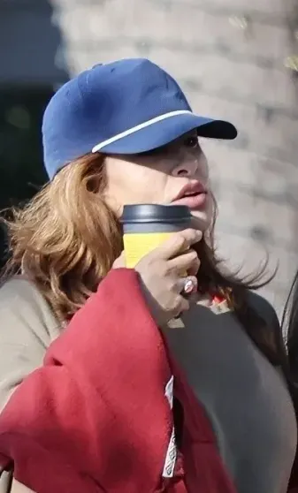 Еву Мендес и Райана Гослинга засняли с подросшими дочерьми