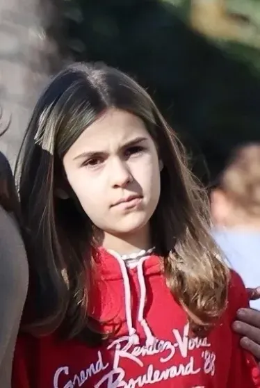 Еву Мендес и Райана Гослинга засняли с подросшими дочерьми