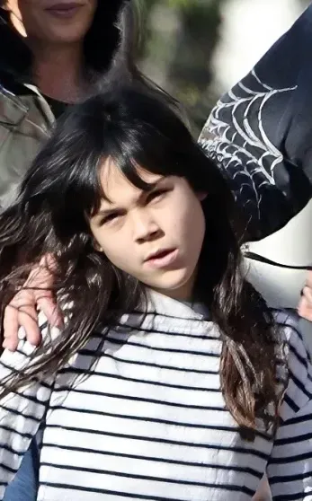 Еву Мендес и Райана Гослинга засняли с подросшими дочерьми