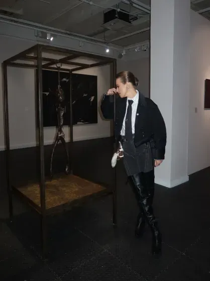 Глюкоза с младшей дочерью, Ксения Собчак и Александр Цекало с женой Дариной Эрвин на открытии выставки Генри Александра Леви Глюкоза с младшей дочерью, Ксения Собчак и Александр Цекало с женой Дариной Эрвин на открытии выставки Генри Александра Леви