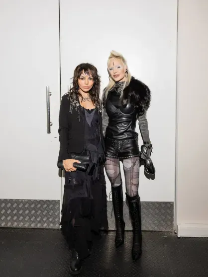 Глюкоза с младшей дочерью, Ксения Собчак и Александр Цекало с женой Дариной Эрвин на открытии выставки Генри Александра Леви Глюкоза с младшей дочерью, Ксения Собчак и Александр Цекало с женой Дариной Эрвин на открытии выставки Генри Александра Леви