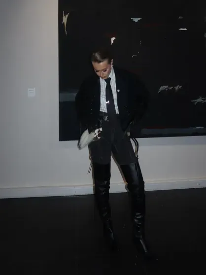 Глюкоза с младшей дочерью, Ксения Собчак и Александр Цекало с женой Дариной Эрвин на открытии выставки Генри Александра Леви Глюкоза с младшей дочерью, Ксения Собчак и Александр Цекало с женой Дариной Эрвин на открытии выставки Генри Александра Леви