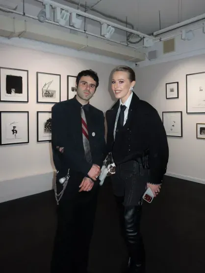 Глюкоза с младшей дочерью, Ксения Собчак и Александр Цекало с женой Дариной Эрвин на открытии выставки Генри Александра Леви Глюкоза с младшей дочерью, Ксения Собчак и Александр Цекало с женой Дариной Эрвин на открытии выставки Генри Александра Леви