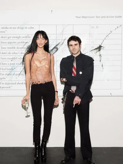 Глюкоза с младшей дочерью, Ксения Собчак и Александр Цекало с женой Дариной Эрвин на открытии выставки Генри Александра Леви Глюкоза с младшей дочерью, Ксения Собчак и Александр Цекало с женой Дариной Эрвин на открытии выставки Генри Александра Леви