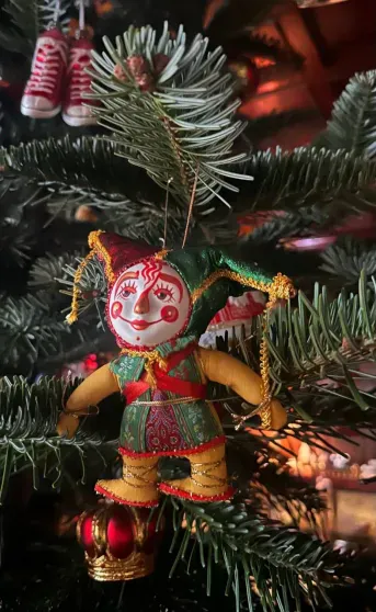 Юлия Высоцкая, Ксения Бородина, Анастасия Решетова, Милош Бикович, Ида Галич: как звёзды украсили дома к Новому году