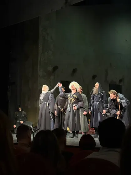 "Красива, женственна, притягательна". В сети обсуждают Юлию Высоцкую в спектакле "Макбет" и реакцию её мужа Андрея Кончаловского "Красива, женственна, притягательна". В сети обсуждают Юлию Высоцкую в спектакле "Макбет" и реакцию её мужа Андрея Кончаловского