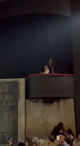 "Красива, женственна, притягательна". В сети обсуждают Юлию Высоцкую в спектакле "Макбет" и реакцию её мужа Андрея Кончаловского "Красива, женственна, притягательна". В сети обсуждают Юлию Высоцкую в спектакле "Макбет" и реакцию её мужа Андрея Кончаловского