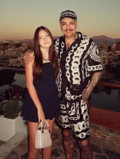 Подарки из ЦУМа, хлопушки и торт: Филипп Киркоров отпраздновал 14-летие дочери Подарки из ЦУМа, хлопушки и торт: Филипп Киркоров отпраздновал 14-летие дочери