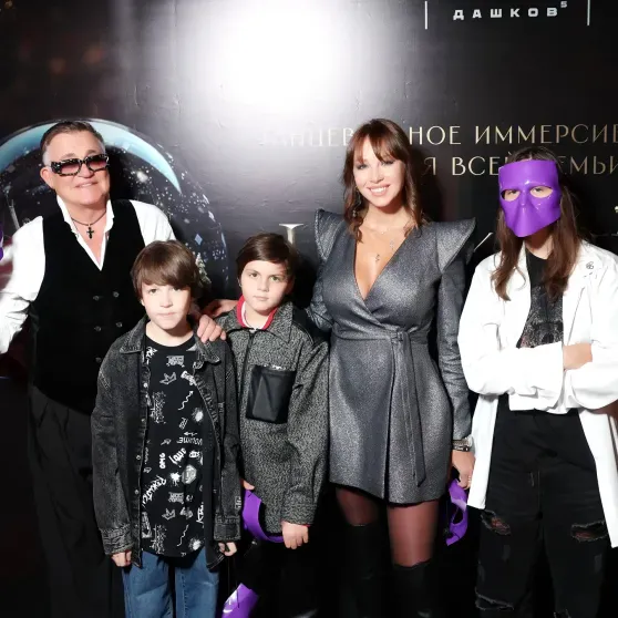 Полина Диброва впервые вышла в свет с Романом Товстиком