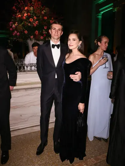 "Вечеринка, Париж, 2007 год". В сети появилось архивное фото Даши Жуковой до замужества с Романом Абрамовичем