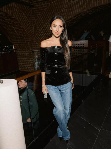 Алсу, Ксения Собчак, Юлия Барановская и другие селебрити на открытии нового ресторана в центре Москвы
Алсу, Ксения Собчак, Юлия Барановская и другие селебрити на открытии нового ресторана в центре Москвы