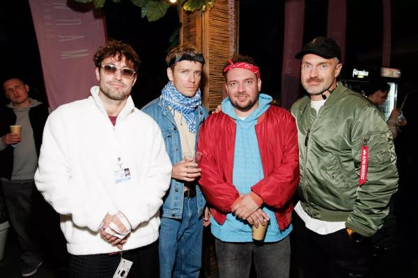 Катерина Шпица, Аня Чиповская, Артем Михалков и другие на морской вечеринке в Зеленоградске
Катерина Шпица, Аня Чиповская, Артем Михалков и другие на морской вечеринке в Зеленоградске