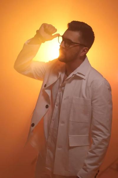 Вячеслав Макаров: о попадании в топ-3 лучших ведущих, шоу перевоплощений и творческих планах в новом году Вячеслав Макаров: о попадании в топ-3 лучших ведущих, шоу перевоплощений и творческих планах в новом году