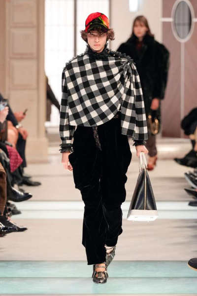 Дело в шляпе: трендовые головные уборы осени−2025 Дело в шляпе: трендовые головные уборы осени−2025