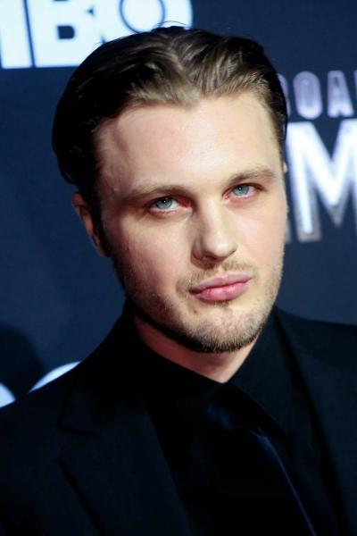 Звезду "Мечтателей" Майкла Питта арестовали по обвинению в сексуальном насилии
Звезду "Мечтателей" Майкла Питта арестовали по обвинению в сексуальном насилии