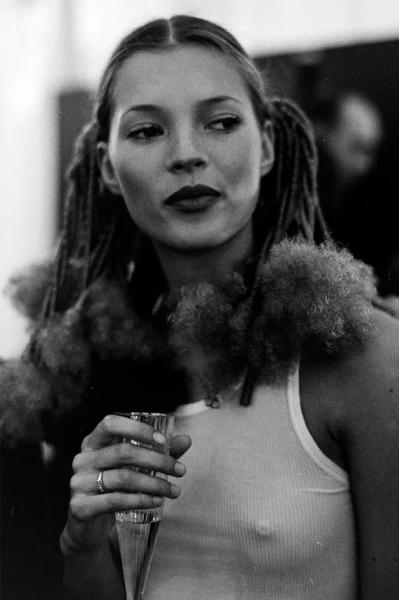 «Не быть пьяной — единственный способ остаться в живых»: истории от знаменитых женщин с алкогольной зависимостью «Не быть пьяной — единственный способ остаться в живых»: истории от знаменитых женщин с алкогольной зависимостью