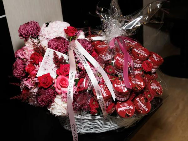 Игорь Крутой, Николай Басков, Лолита, Виктория Токарева, Геннадий Хазанов: гости презентации новой книги Аллы Крутой
Игорь Крутой, Николай Басков, Лолита, Виктория Токарева, Геннадий Хазанов: гости презентации новой книги Аллы Крутой