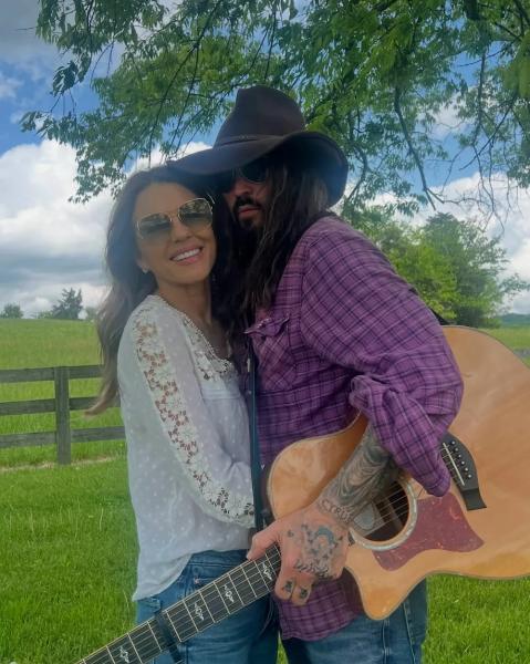 Элизабет Херли откровенно рассказала о жизни в 60: "Наслаждаюсь каждым мгновением"
Элизабет Херли откровенно рассказала о жизни в 60: "Наслаждаюсь каждым мгновением"