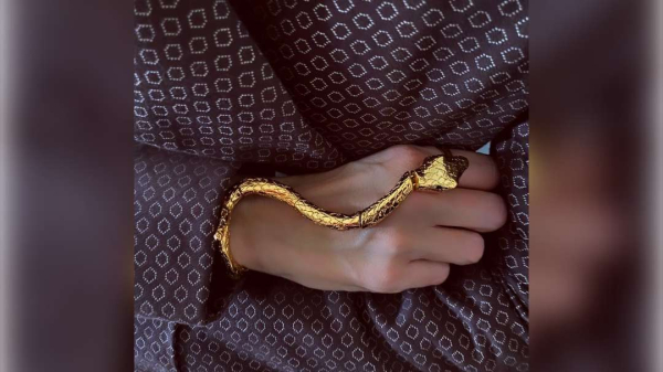 Варианты украшений со змеей &mdash; 4 топовых идей