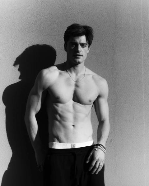 
                Федор Гамалея: "Меня часто сравнивают с Робертом Паттинсоном"            