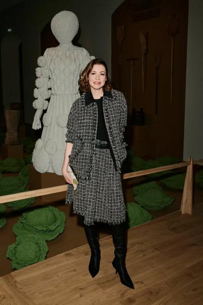 Марианна Максимовская, Таня Геворкян, Лина Дембикова и другие на открытии выставки "Сны Алены"
Марианна Максимовская, Таня Геворкян, Лина Дембикова и другие на открытии выставки "Сны Алены"