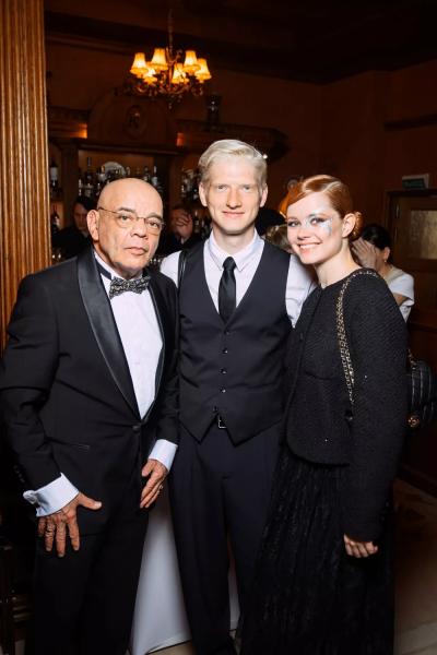 Юлия Пересильд, Евгений Миронов, Константин Райкин и другие на презентации нового сезона в Театре Наций
Юлия Пересильд, Евгений Миронов, Константин Райкин и другие на презентации нового сезона в Театре Наций