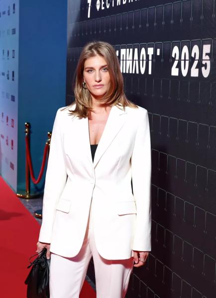 Нино Нинидзе, Ирина Пегова, Анна Банщикова и другие на фестивале сериалов в Иваново
Нино Нинидзе, Ирина Пегова, Анна Банщикова и другие на фестивале сериалов в Иваново