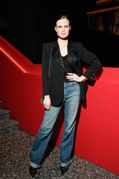 Ирина Старшенбаум, Владислав Тирон и другие звезды на премьере роуд-муви "Туда"
Ирина Старшенбаум, Владислав Тирон и другие звезды на премьере роуд-муви "Туда"