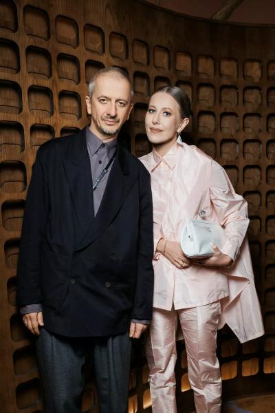 Алсу, Ксения Собчак, Юлия Барановская и другие селебрити на открытии нового ресторана в центре Москвы
Алсу, Ксения Собчак, Юлия Барановская и другие селебрити на открытии нового ресторана в центре Москвы