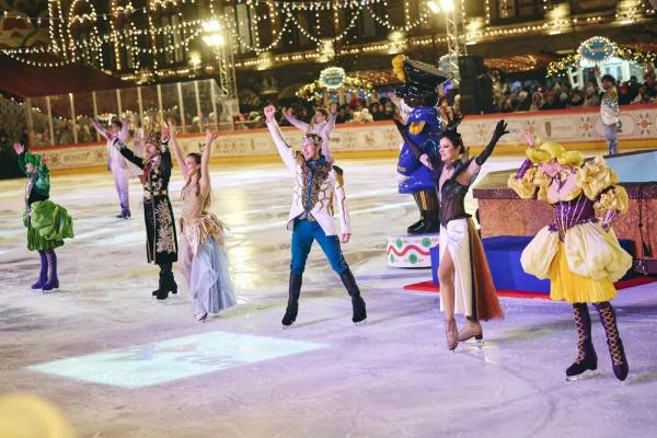 
                Филипп Киркоров, Юлия и Анна Пересильд, Татьяна Навка и другие на открытии ГУМ-катка            