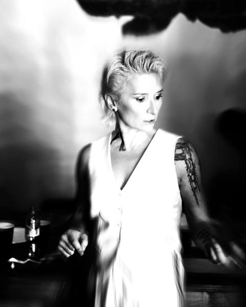 Жизнь, слезы и любовь главной рок-леди Дианы Арбениной: «Я стараюсь сохранить то, что имею, но не все зависит от меня» Жизнь, слезы и любовь главной рок-леди Дианы Арбениной: «Я стараюсь сохранить то, что имею, но не все зависит от меня»