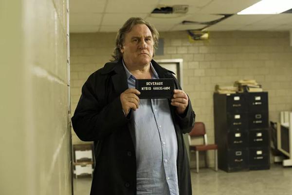 Жерара Депардье признали виновным в домогательствах
Жерара Депардье признали виновным в домогательствах