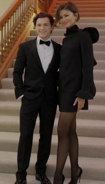 Том Холланд вышел на связь после экстренной госпитализации со съемок "Человека-паука"
Том Холланд вышел на связь после экстренной госпитализации со съемок "Человека-паука"