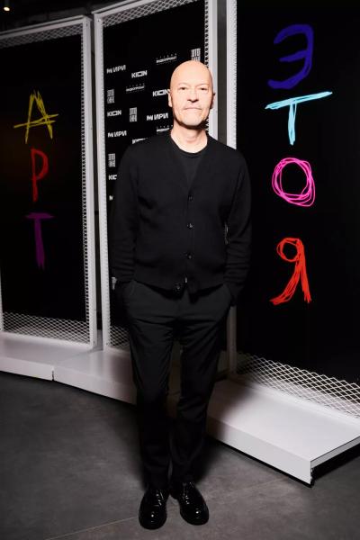 Рената Пиотровски, Аврора, Федор и Сергей Бондарчуки на светской премьере сериала "Арт – это я"
Рената Пиотровски, Аврора, Федор и Сергей Бондарчуки на светской премьере сериала "Арт – это я"