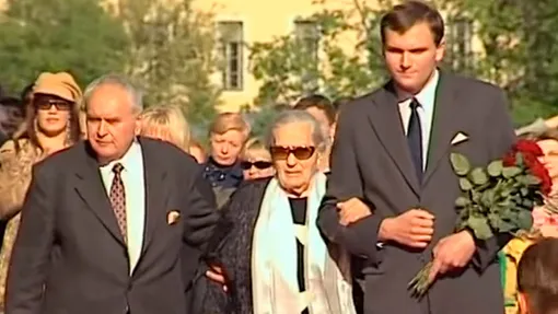 Мамины песни не слушает: как сложилась жизнь единственного сына Анны Герман Мамины песни не слушает: как сложилась жизнь единственного сына Анны Герман