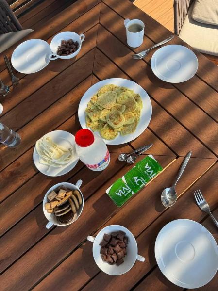 Александр Петров с женой показали, как проводят отпуск с сыном
Александр Петров с женой показали, как проводят отпуск с сыном